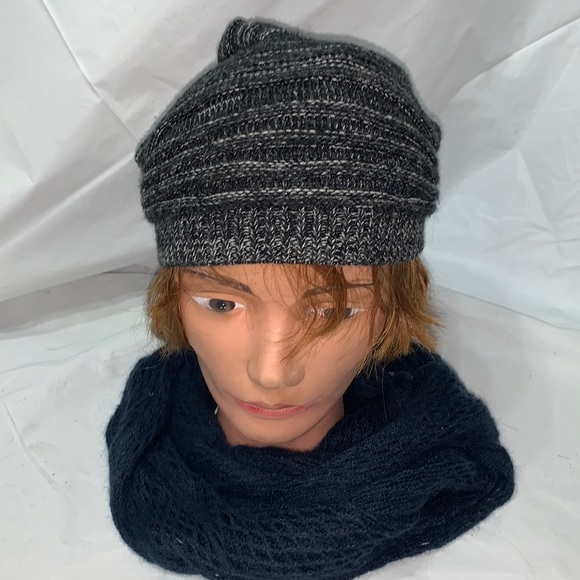 Charlotte Russe Accessories - Charlotte Russe Black and White Knit Extra Slouchy Beanie